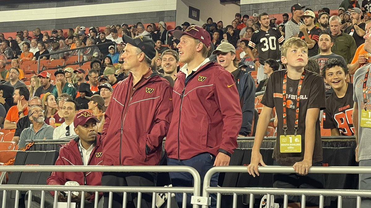 dckerNBC4's tweet image. Good Seats Eh?
The Commanders owner is not in a suite but the first row behind his team’s bench. 
@nbcwashington