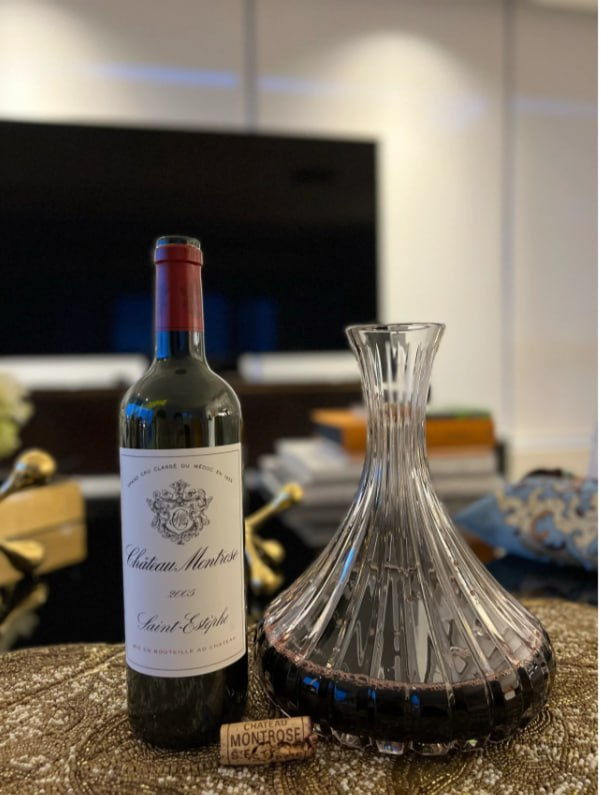 Ramhr1234's tweet photo. 2005 Chateau Montrose - Chateau Montrose is a pretty good wine. You should drink wine every time you go to bed. Wine is very beneficial to health and the body, so I like to drink wine.🍷#Wine #Winelover #ChateauMontrose https://t.co/XyryHZAmDj