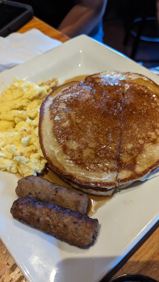 OES_Ocelots's tweet photo. 🥞 We want to thank Chili's Grill &amp; Bar Brownsville for serving breakfast with a smile for our Olmito teachers and staff! We are so grateful for your generosity in giving back to our community. ❤️💚🌶️💚❤️ https://t.co/1caOrIoycC