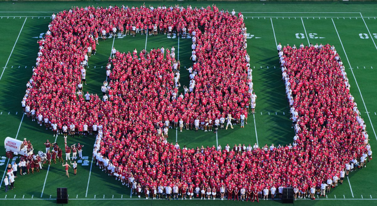 UofOklahoma's tweet photo. Tonight OU officially welcomed the Class of 2027 - the university's largest freshman class in school history!
Topping 5,100 students, #OU2027 also has the largest percentage of first-generation students and underrepresented students than any other year. https://t.co/fY97Z8YtWZ https://t.co/2JWtogYePb