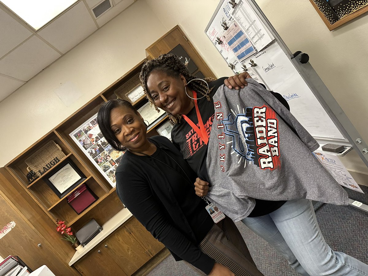 tanyania's tweet photo. Representing school spirit, I believe shows you are invested and supporting the campus culture!!!! Loving 🥰 my new @Skyline_Raiders gear! #campusculture #spiritdays #Region1Excellence #OneTeamOneFamily https://t.co/HXFjoT9yT0