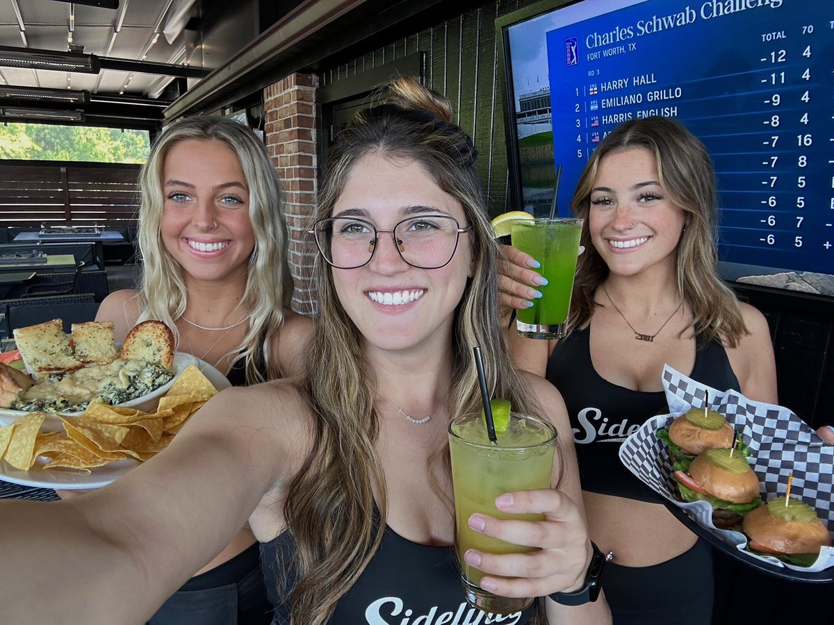 🍔 Our FULL Kitchen is Open till 12:30am 🌚 Patio is Open ✅ Weekend had started 🥳 …now eat some spin dip #openlate #eatlate #bostondrinks