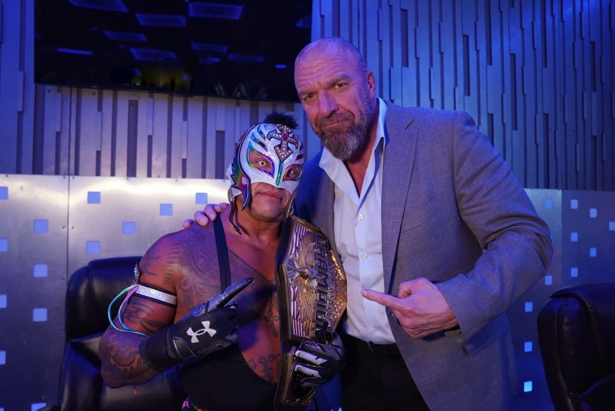 TripleH's tweet photo. An all-time great who proves it every time he steps in the ring. 

Congratulations to the incomparable WWE Hall of Famer @reymysterio. #USTitle #SmackDown https://t.co/7FBwrMWbYy