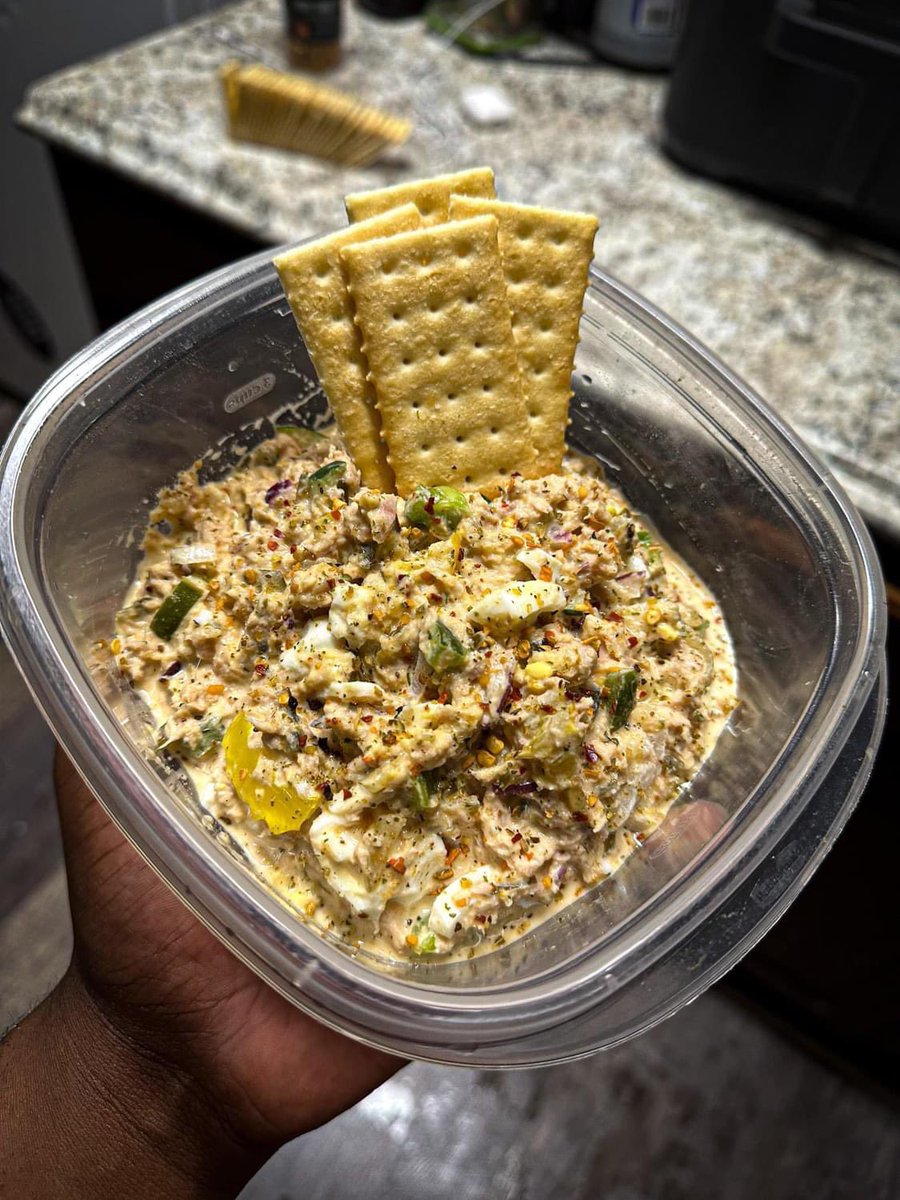stormnyx_'s tweet photo. Ain’t nothing like some “BOMB HOMADE TUNA SALAD” 😍 https://t.co/SMupRnT8ch
