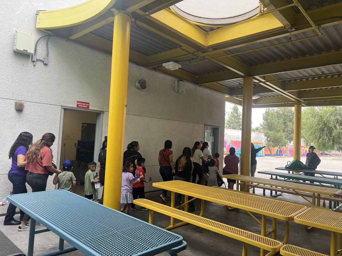 Mack Families joined us in-person and through Zoom. We are continuing to strengthen our relationship and collaboration in 2023-2024

Nuestras familias de Mack se unieron a nosotros en persona y por Zoom. ¡Seguimos fortaleciendo nuestra relación y colaboración en el 2023-2024