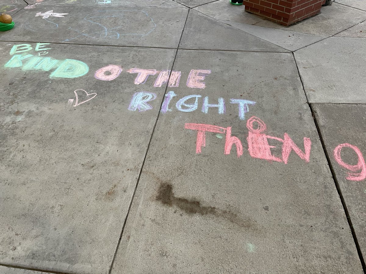 A great night at the annual Back to School Bash hosted by the HFES PTA! The downpour this morning didn’t dampen the fun tonight. T-Birds loved the food trucks, face paint, playground time, and more! Thanks to everyone who made this night happen! #BeKind