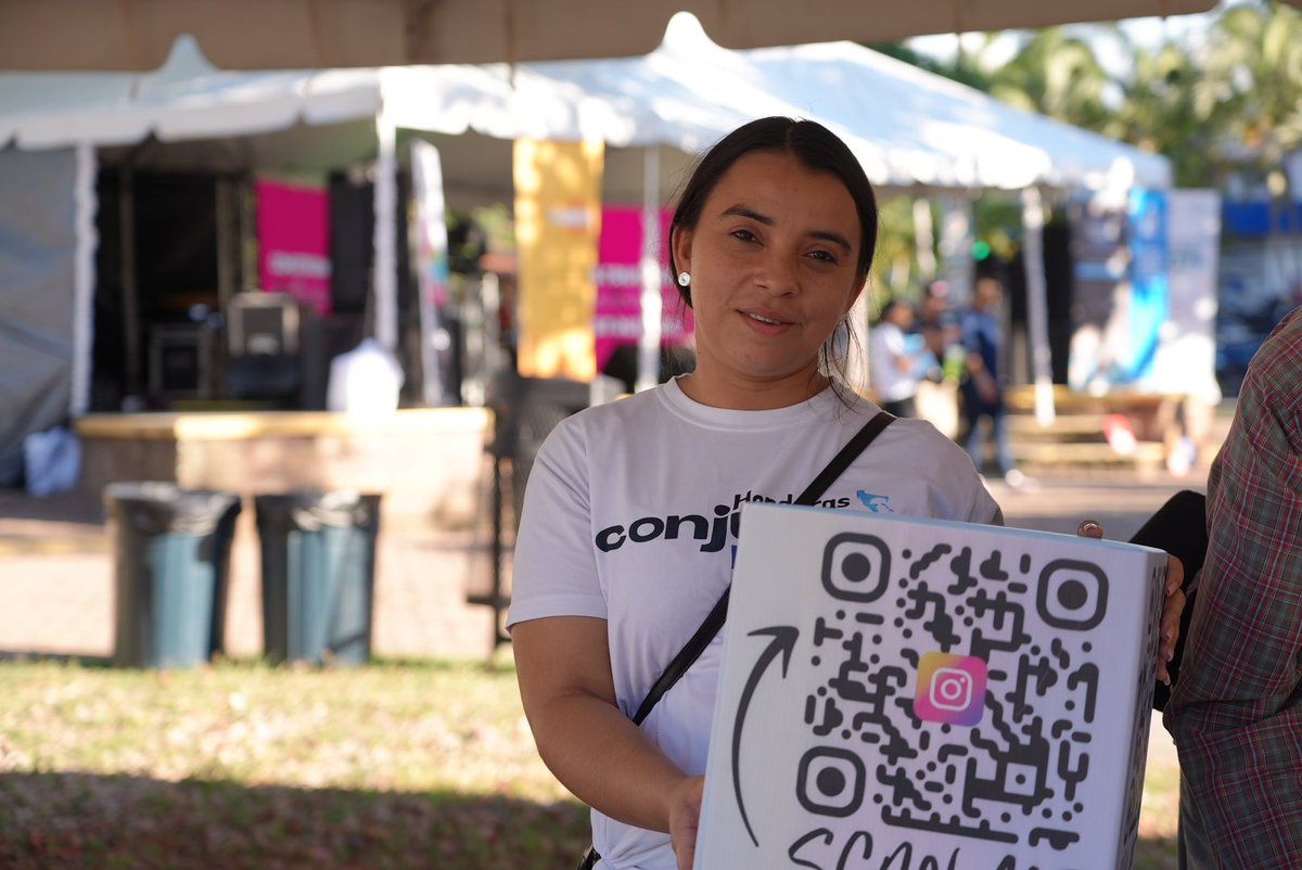 Tegucigalpa 🧒🏻👩🏻👩🏾‍🦱👨🏽‍🦲

En el marco del #DíaDeLaJuventud, las y los jóvenes hondureños de los 18 departamentos han participado en espacios culturales, de participación y de diálogo para promover el liderazgo juvenil y conocer sus ideas para construir mejores comunidades.