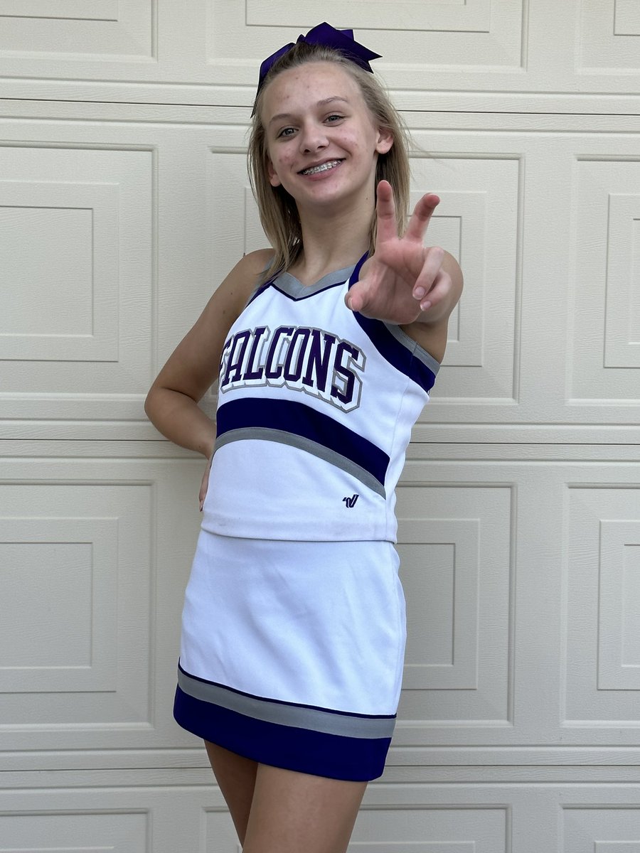 cheryl_newton_'s tweet image. Meet the Falcon at TCHS. It was brutally hot but so cool to see all the Falcon teams. Let’s go Falcons! @TC_Cheer_