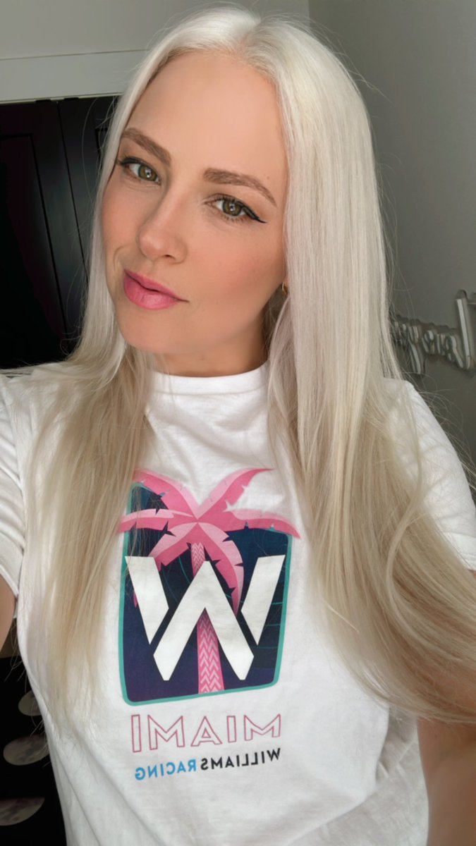 JanellWheeler's tweet photo. Fresh hair, marbles in the cue, great tunes, @WilliamsEsports excitement!!!!! https://t.co/vBRjlop1jF