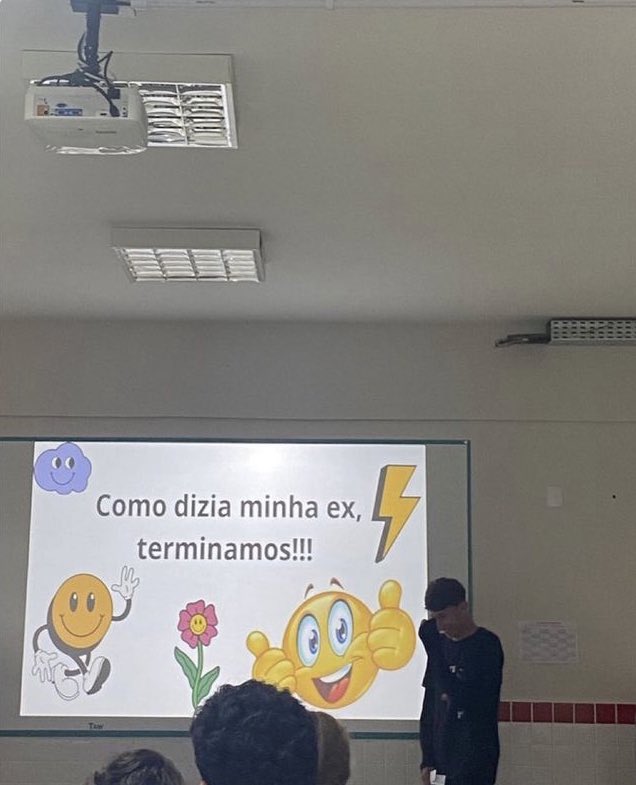 oittenta's tweet photo. O trabalho é sério 
Nois: https://t.co/qveIdsKLre