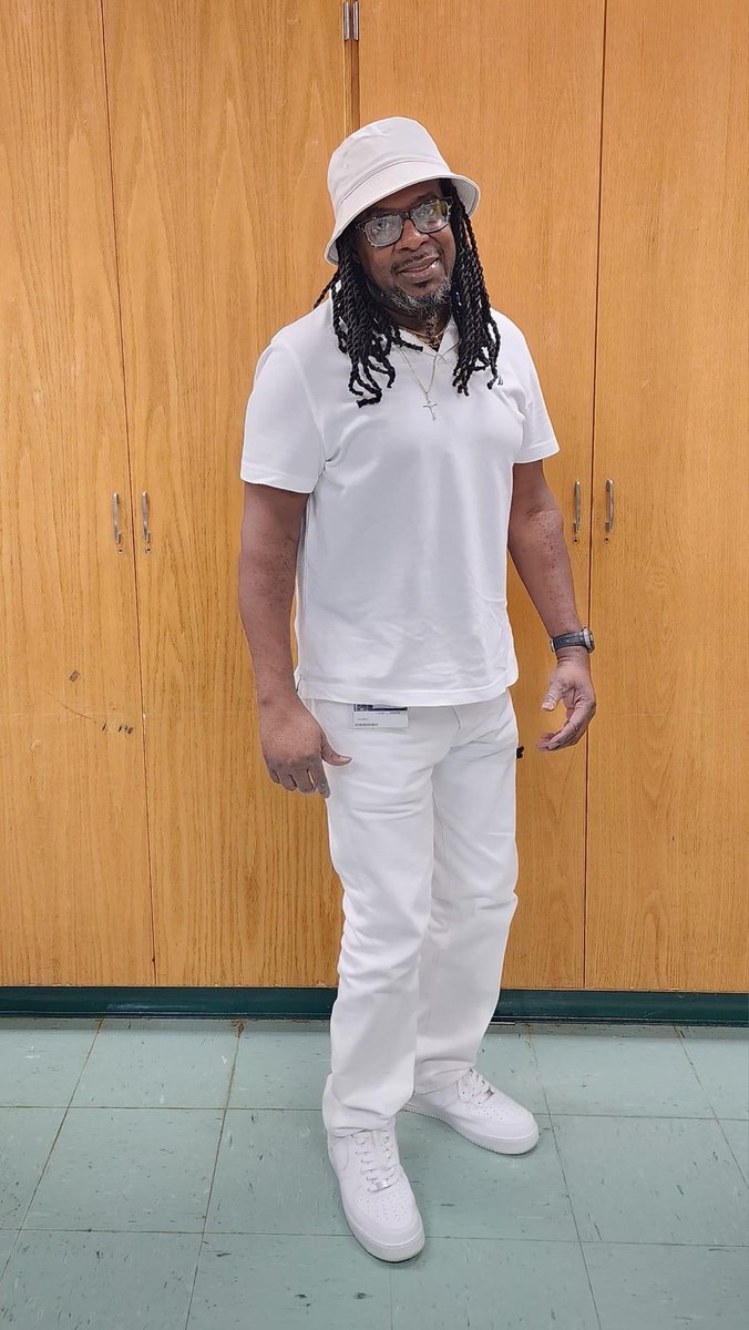 We survived our first week of school, so we decided to have a little school spirit and “White-Out” Cedar Grove Middle School!🥼<a href="/DeKalbSchools/">DeKalb Schools, GA</a> <a href="/DCSDRegionVII/">Area 3 Elementary - DeKalb County Public Schools</a> <a href="/FultonCoSchools/">FultonCountySchools</a> <a href="/tpatchison/">Tony Atchison, Ed.S.</a>
