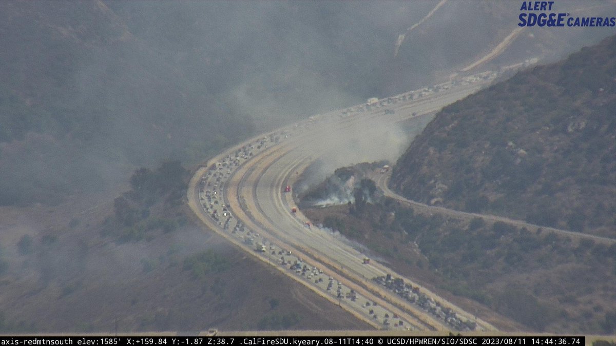 SDCountyFires's tweet photo. #BonsallFire - West of SB I-15, β1 Mile South of Highway 76 - Bonsall
Several spots totaling 2 acres between the 15 and the 395. Light to medium fuels with a moderate rate of spread. Potential for 20 acres and an immediate structure threat if it jumps the 395. SB 15 shut down. https://t.co/6WjcWsp67S