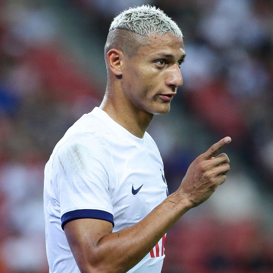 EvertonNewsFeed's tweet photo. “I sat next to him in the changing room. He is an Everton fanatic. He reminded me every day. (He would look at me + say) 'It is a beautiful club, you know'.” - Arnaut Danjuma on @richarlison97 https://t.co/MCVrKH9zFk