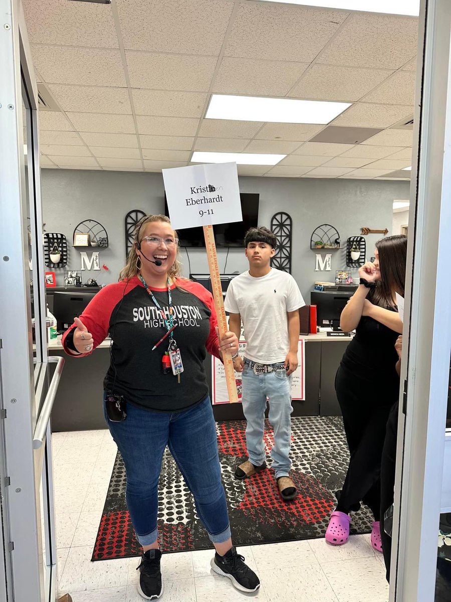 As you can see, my new freshmen were THRILLED by my genius to use a microphone while giving campus tours 🤣