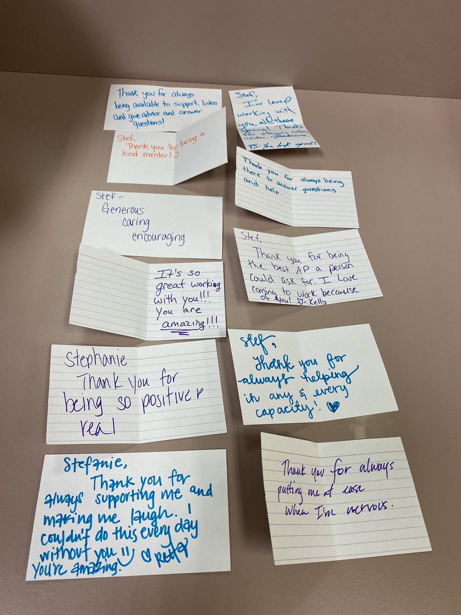 robinsonreads's tweet photo. That time you do a book giveaway for your staff, but in order to enter the drawing they had to write a positive affirmation about their bosses ❤️❤️❤️ #mygamemyrules #thanksforplaying @HumbleISD #staytunedfornextfridaysgame https://t.co/qrZqRRzLrj