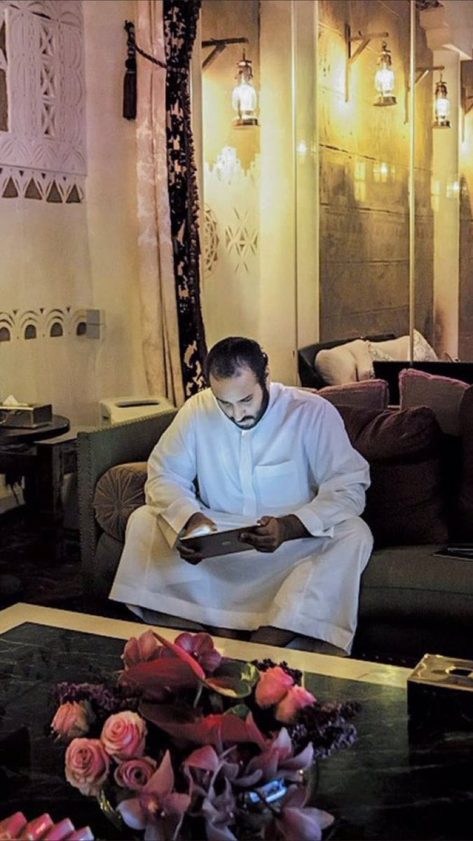 #ولي_العهد:

 snapchat.com/add/hrh.mbs 

في أيام العمل أعمل طيلة اليوم، وأقضي 10 إلى 20 دقيقة على الأكثر لمتابعة وسائل التواصل الاجتماعي كل يوم.