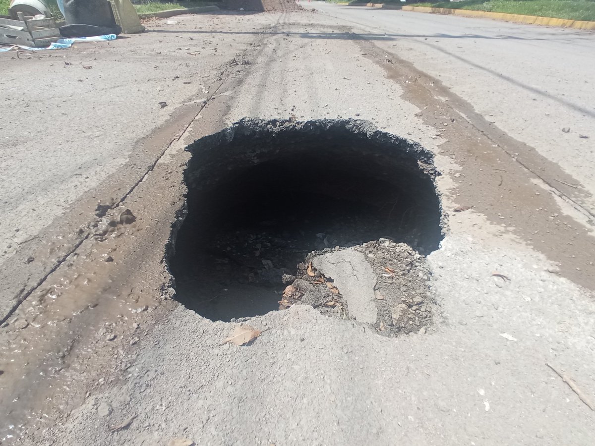 CMAPASsalamanca's tweet photo. 👷🏻Realizamos la reparación de línea sanitaria a causa de la generación de un hundimiento en la Avenida Sol, en el tramo de Calle Madre Selva a Calle Jaime Nuno.⚠️
#PorAmorAlAguaTodosUnidos
#Cmapas
#TrabajandoPorSalamanca https://t.co/GjD5CX2mxp