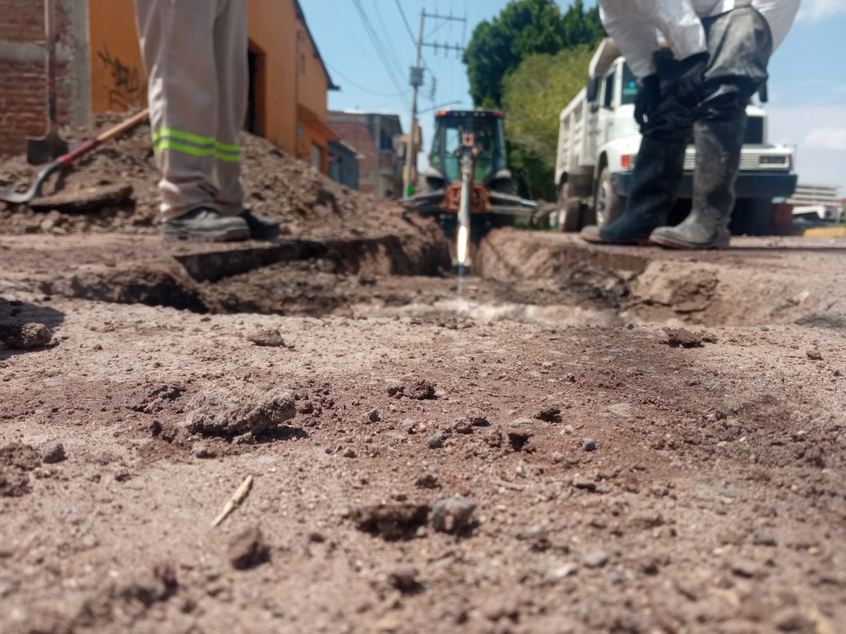 CMAPASsalamanca's tweet photo. 👷🏻Realizamos la reparación de línea sanitaria a causa de la generación de un hundimiento en la Avenida Sol, en el tramo de Calle Madre Selva a Calle Jaime Nuno.⚠️
#PorAmorAlAguaTodosUnidos
#Cmapas
#TrabajandoPorSalamanca https://t.co/GjD5CX2mxp