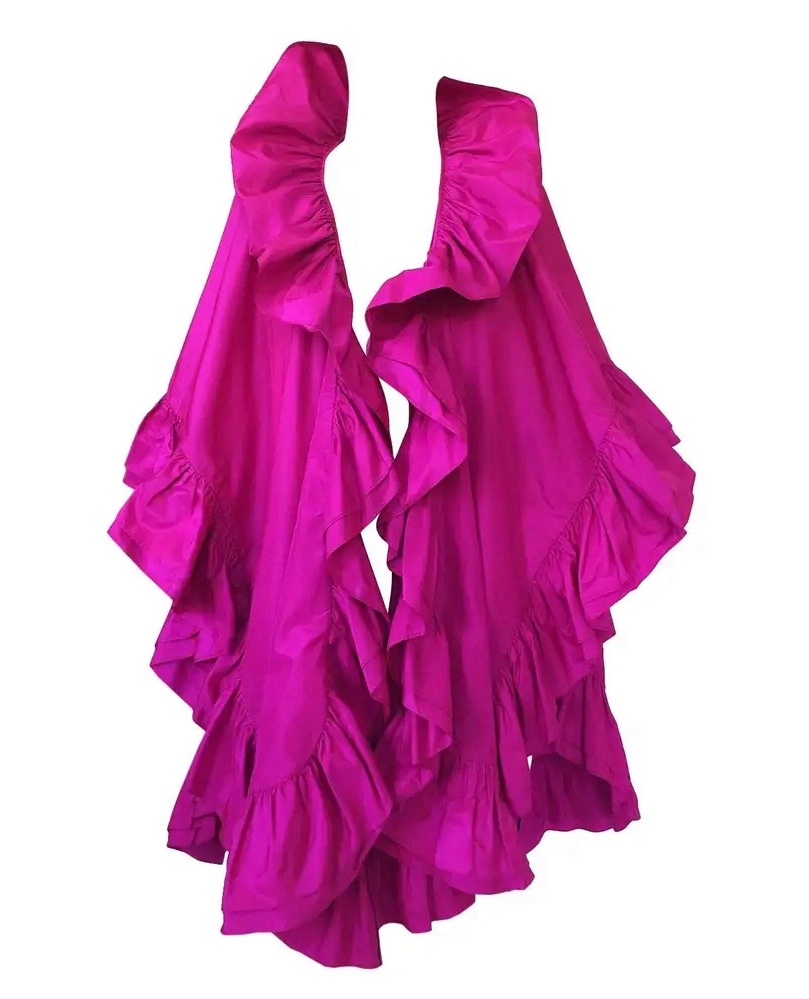 revirginizedfm's tweet photo. You asked, I found! Vintage 1970’s Christian Dior Silk Pink Fuschia Ruffled Evening Cape! Worn by #carriebradshaw Ep 8 #dior #AJLT #AndJustLikeThat #sexandthecity https://t.co/5qiASxipQs