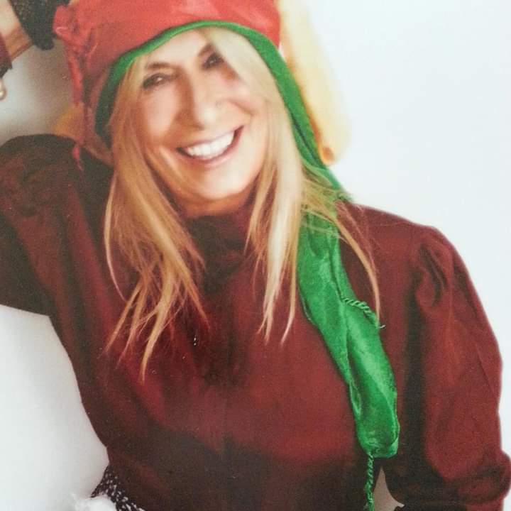 Bu kadın Dilber ALINAK!
Yaz aylarını geçirdiği memleketi Digor'da, sabah yürüyüşünü yaparken saldırıya uğradı. Yoğun bakımda hayati tehlikesi devam ediyor.