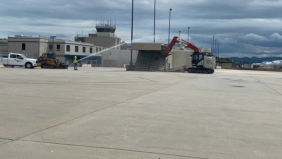 NCAviation's tweet photo. Exciting news: Asheville Regional Airport has officially broken ground on its #AVLForward terminal modernization project! 

NCDOT &amp; the Divison of Aviation are proud to support projects like this through the North Carolina Airport Improvement Program. https://t.co/pbfBZIdiaY
