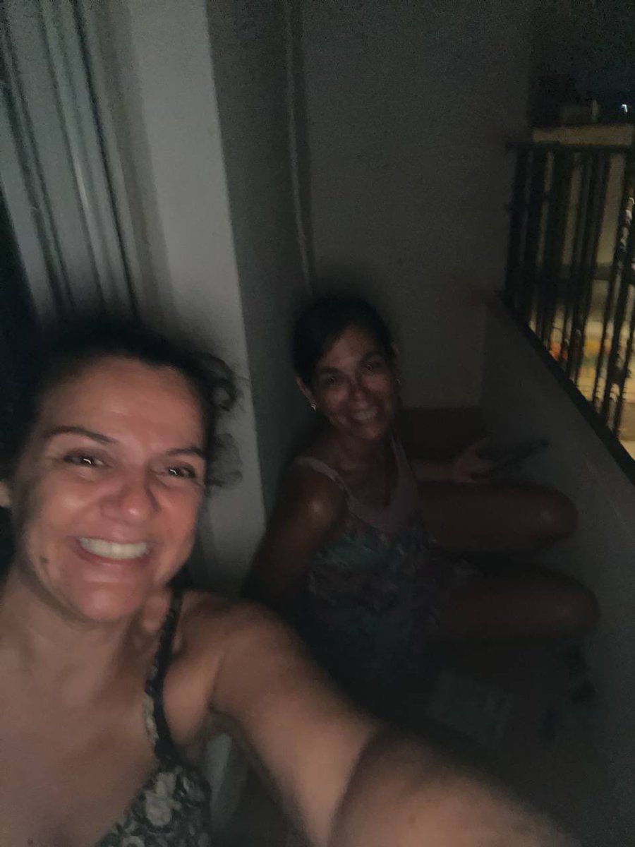 LaSuperMuse's tweet photo. Acabamos de instaurar los #ViernesDeTerracita con #BirriViniVici y #GypsyStyle
@AyMiriamcita @lasupermuse https://t.co/D0tuU97RCj
