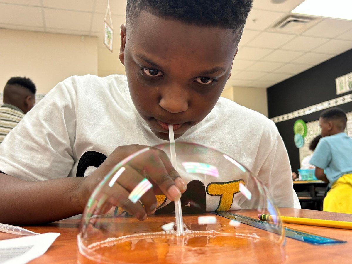 MsKubec's tweet photo. Today we did our first lab of the year… Bubble Lab!  The kids used straws to blow bubbles on their desks and test the size of bubbles when using more vs. less soap in their bubble solution! @KimSeaver_OCPS @RyanCarlsonOCPS @JillAdcock_OCPS https://t.co/4wzlQAugLY