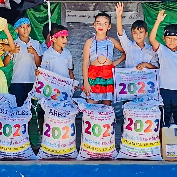 Somoto recibe la entrega de merienda escolar correspondiente al segundo semestre del año lectivo 2023.
Esta merienda cubrirá un período de 60 días en todas las modalidades educativas.
📸Dilcia Poveda 
#somoto 
<a href="/minednicaragua/">Ministerio de Educación Nicaragua</a> 
#EnVictoriasEducativas
