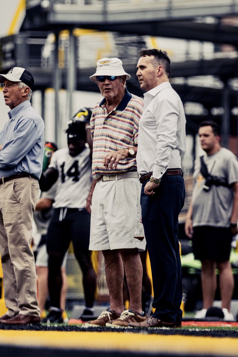 coach_sclark's tweet photo. 🐐 Sighting at practice today!  ⁦@AppState_FB⁩ ⁦@appstatesports⁩ ⁦@YosefClub⁩ #HEYSUCKER
#JERRYSKIDS https://t.co/xjkkDZFX70