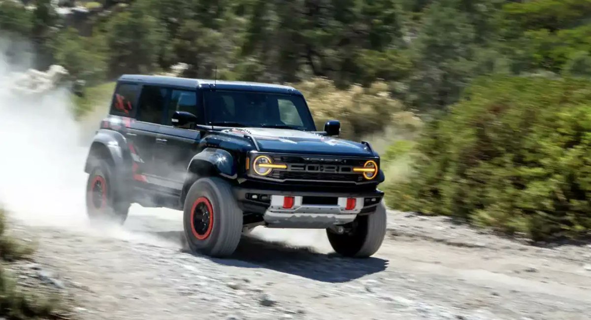 PluginCarHub's tweet photo. 🔥 Just got a glimpse of the 2024 Ford Bronco Raptor! A perfect blend of  power and elegance. Can't wait to see this beast on the roads! 🚗💨  #FordBroncoRaptor #Unveiling2024
https://t.co/bLUaQAnWEv https://t.co/wfYP6bwq04