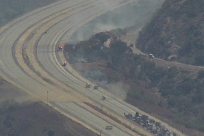 Dillonshrop06's tweet photo. #BonsallFire
Amazing shot of Copter 538 on the southbound lanes in front of the traffic https://t.co/TFEYVe3MMM
