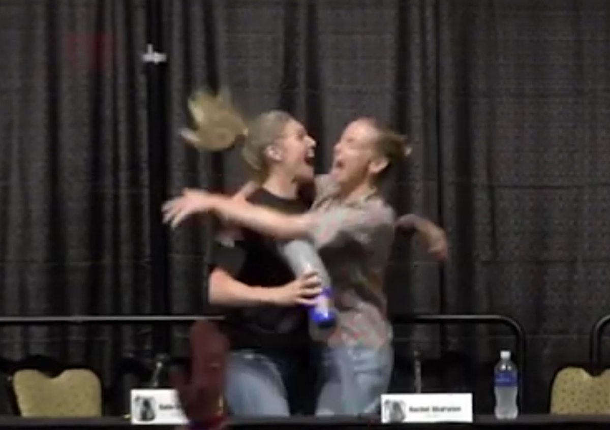 100percentSilke's tweet photo. @RachieSkarsten and @KateDrummond_  ... #swamplove #thewinnertakesitall #momentsofvictory https://t.co/bnd0ZcsZsW