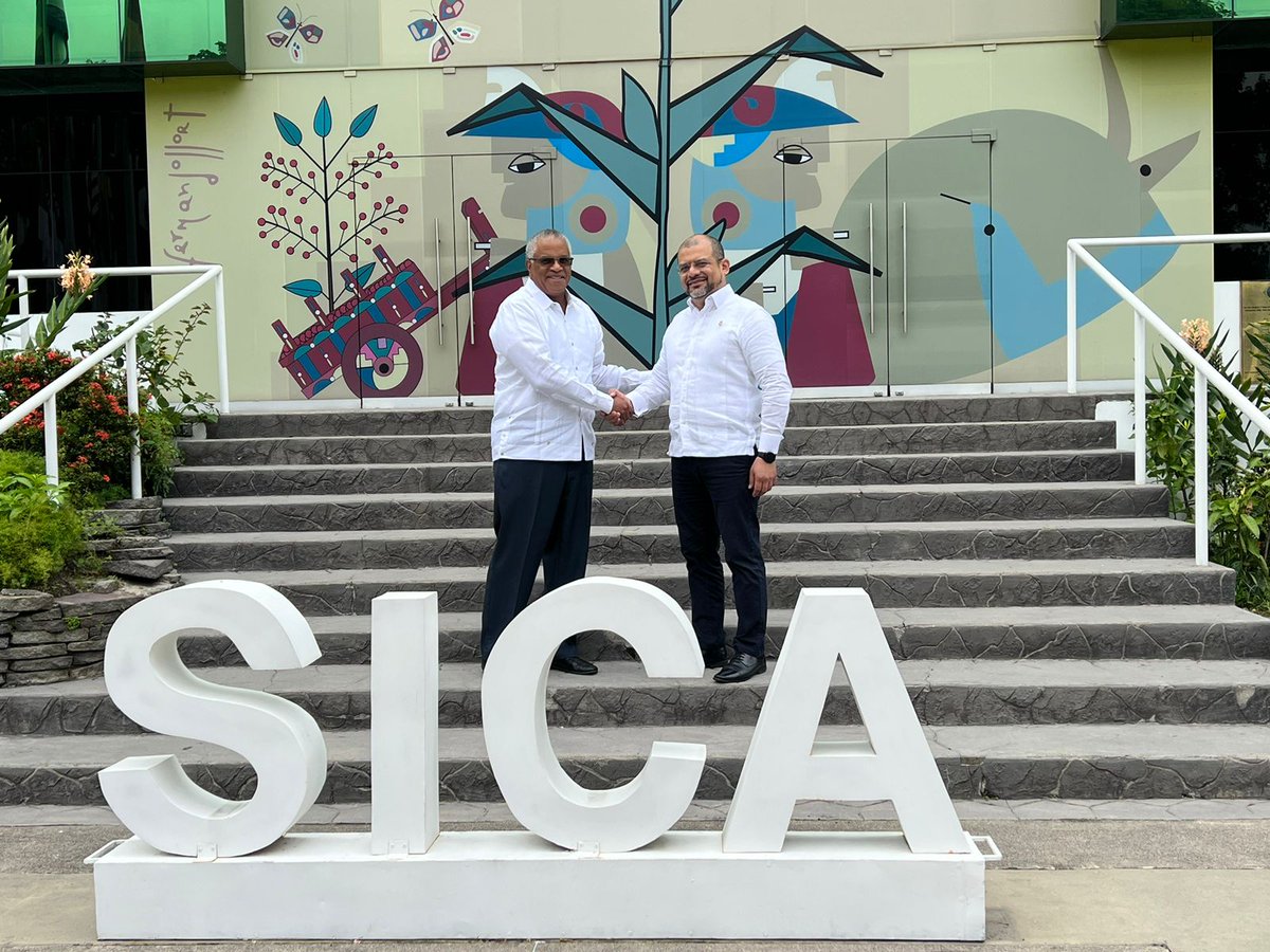 EcourtbzeEamon's tweet photo. #Belize is an active member of #SICA and fully committed to regional integration. I had an excellent working lunch with @WernerVargas72 today to discuss #SICA's work for the rest of 2023. https://t.co/b47f9SdKDB