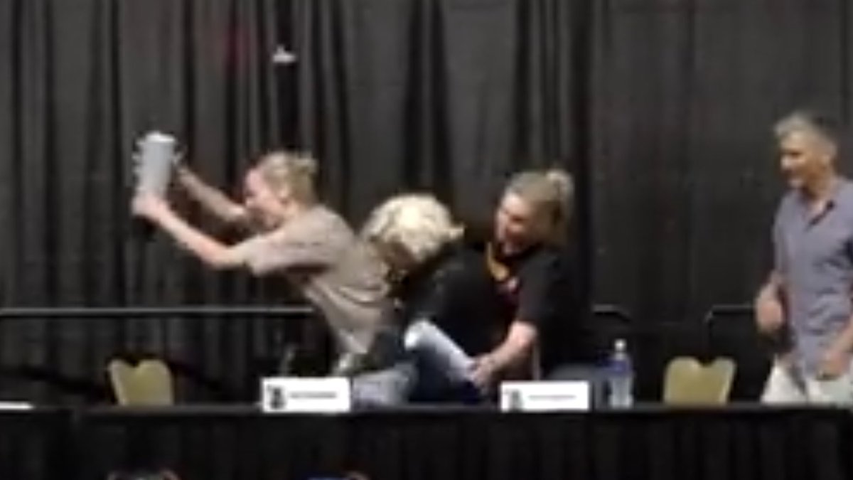 100percentSilke's tweet photo. @RachieSkarsten and @KateDrummond_  ... #swamplove #thewinnertakesitall #momentsofvictory https://t.co/bnd0ZcsZsW