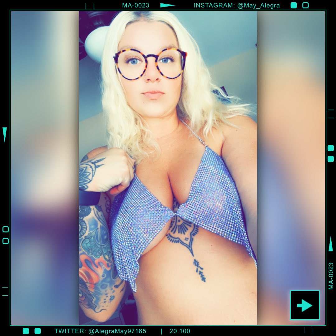 AlegraMay97165's tweet photo. I love the underboob in this shirt! #melons #heavies #snowbunny #blueeyes #mermaid #MayAlegra #chesttattoos #sleevetattoo #girlswithtattoos #bnwo https://t.co/kBLOBUcyWw