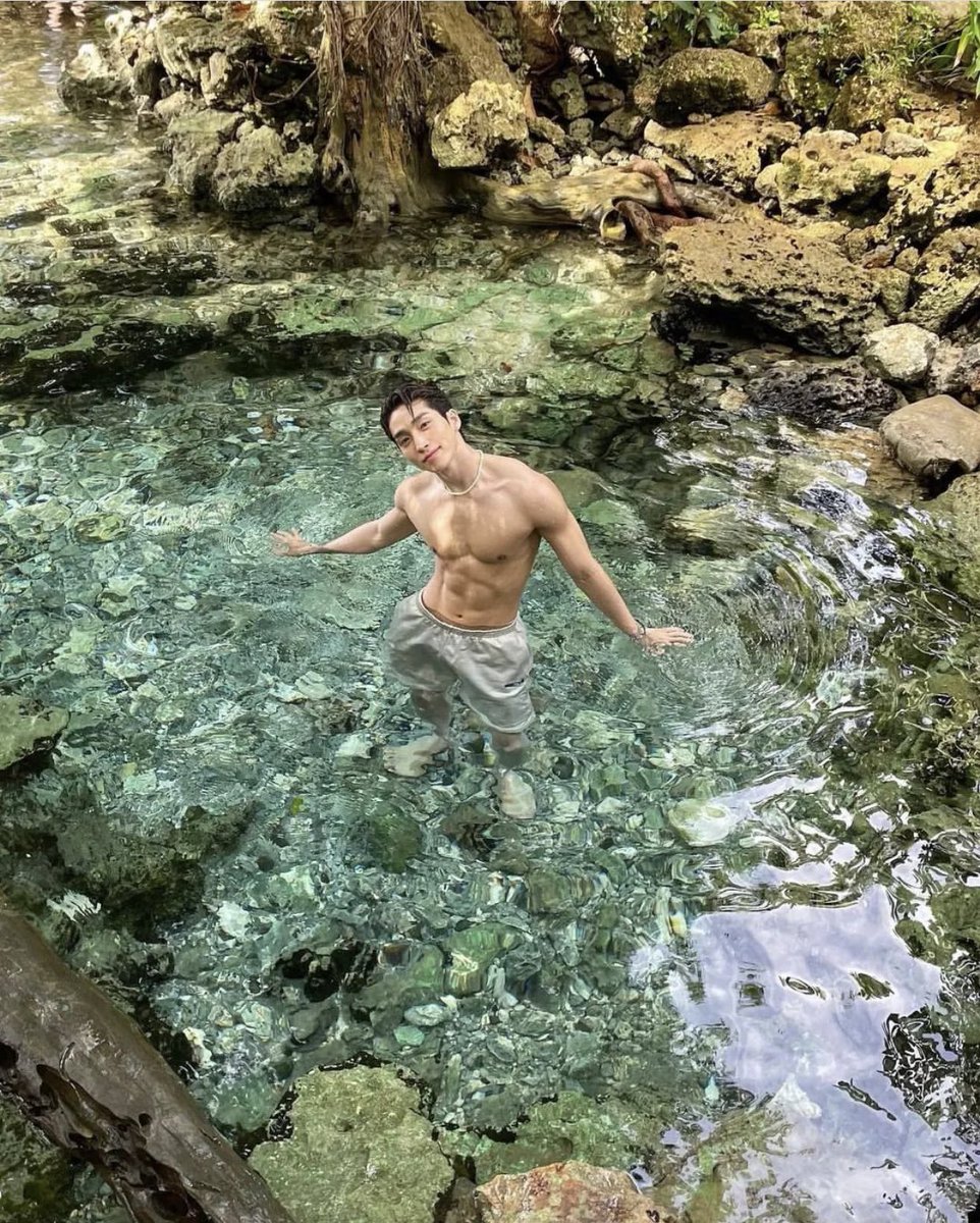 NoirLabels's tweet photo. over 10 years ago, i began training to make my debut as an idol, tomorrow, my dream will finally come true. 🌟 

thank you to everyone who has patiently waited for my debut or supported me along the way ! 

i prepared a little gift  🎁  of some photos i took recently. 

- shin 🤍 https://t.co/w1OhEYPRsD