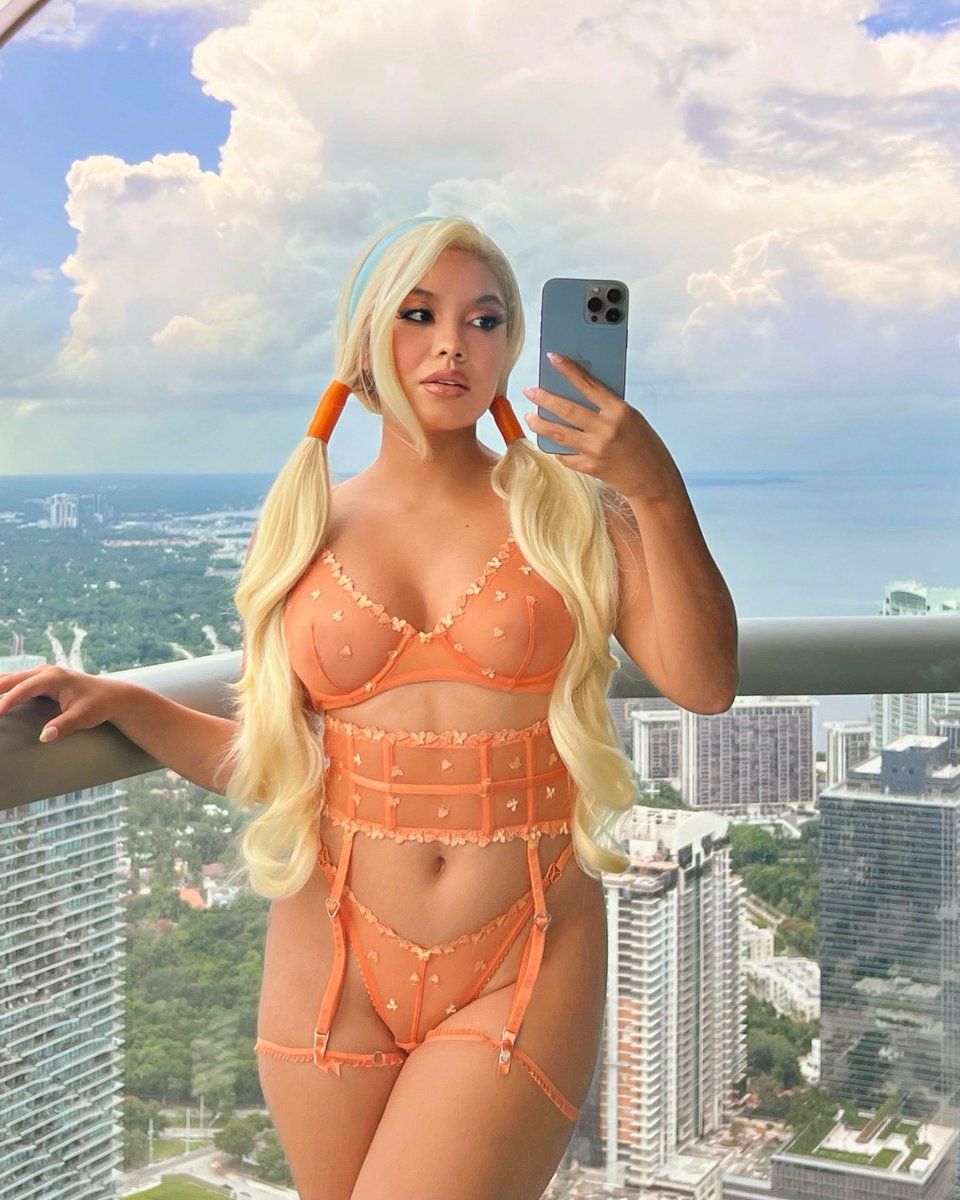 valentinavoight's tweet photo. made winx club inspired lingerie 🧚🏼‍♀️🍄 https://t.co/yIOo5m9L3F