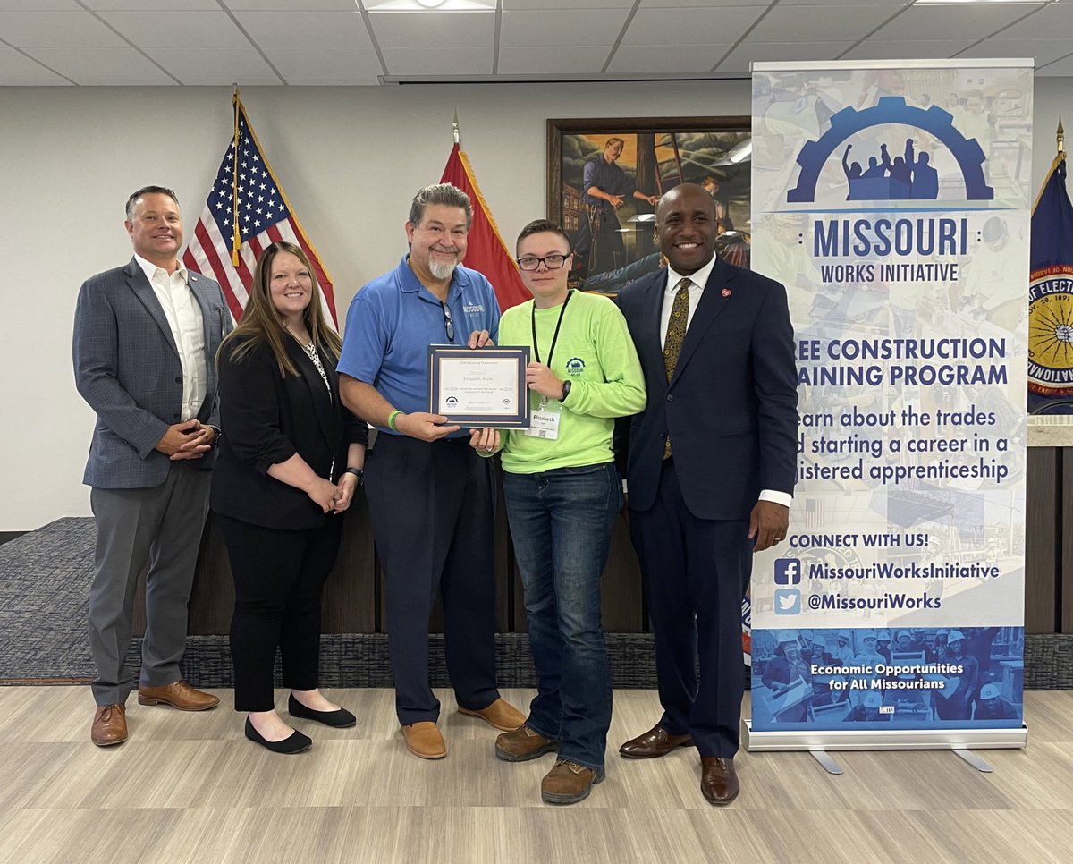 MissouriWorks's tweet image. It’s a great day in Kansas City! Congratulations to our MO Apprentice Ready graduates &amp;amp; welcome to your careers in the building trades! Thanks to @MayorLucasKC &amp;amp; @MODHEWD for the inspiring remarks! 🎉🛠️🦺#BuildingForTomorrow 

@MOAFLCIO @trades_futures
