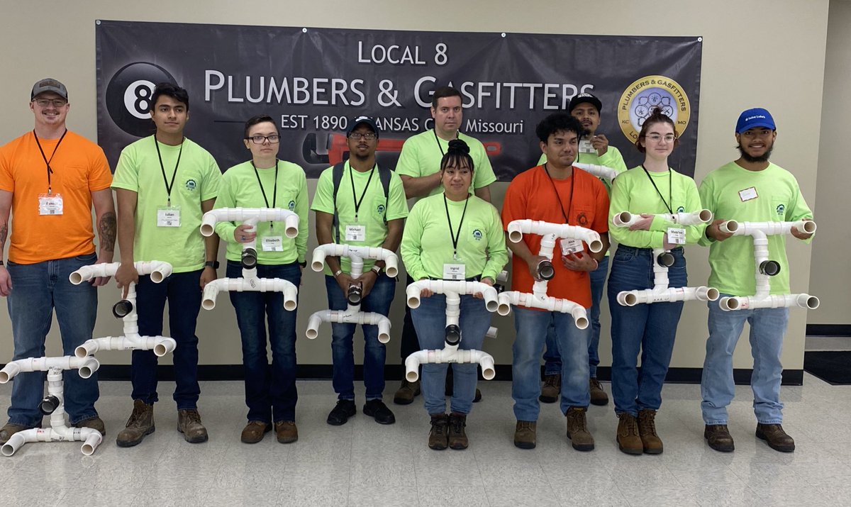 MissouriWorks's tweet image. It’s a great day in Kansas City! Congratulations to our MO Apprentice Ready graduates &amp;amp; welcome to your careers in the building trades! Thanks to @MayorLucasKC &amp;amp; @MODHEWD for the inspiring remarks! 🎉🛠️🦺#BuildingForTomorrow 

@MOAFLCIO @trades_futures