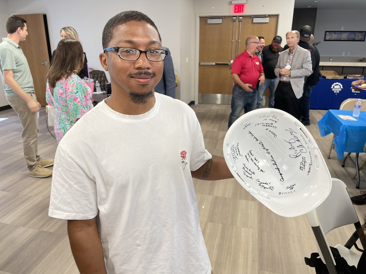 MissouriWorks's tweet image. It’s a great day in Kansas City! Congratulations to our MO Apprentice Ready graduates &amp;amp; welcome to your careers in the building trades! Thanks to @MayorLucasKC &amp;amp; @MODHEWD for the inspiring remarks! 🎉🛠️🦺#BuildingForTomorrow 

@MOAFLCIO @trades_futures