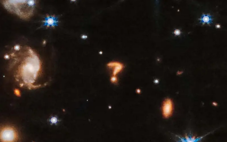 renslice's tweet image. i kinda want to see a new font extrapolated from the style of the recently discovered jwst question mark nebula/galaxy