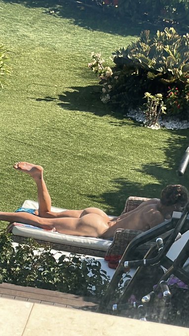 I found this photo in my boyfriend&rsquo;s phone.. He loves taking photos of me in secret 🙈  📸 @angell23xoxo<a href="/tag/summer"class="tags"><span>#summer</span></a><a href="/tag/bottomsup"class="tags"><span>#bottomsup</span></a>