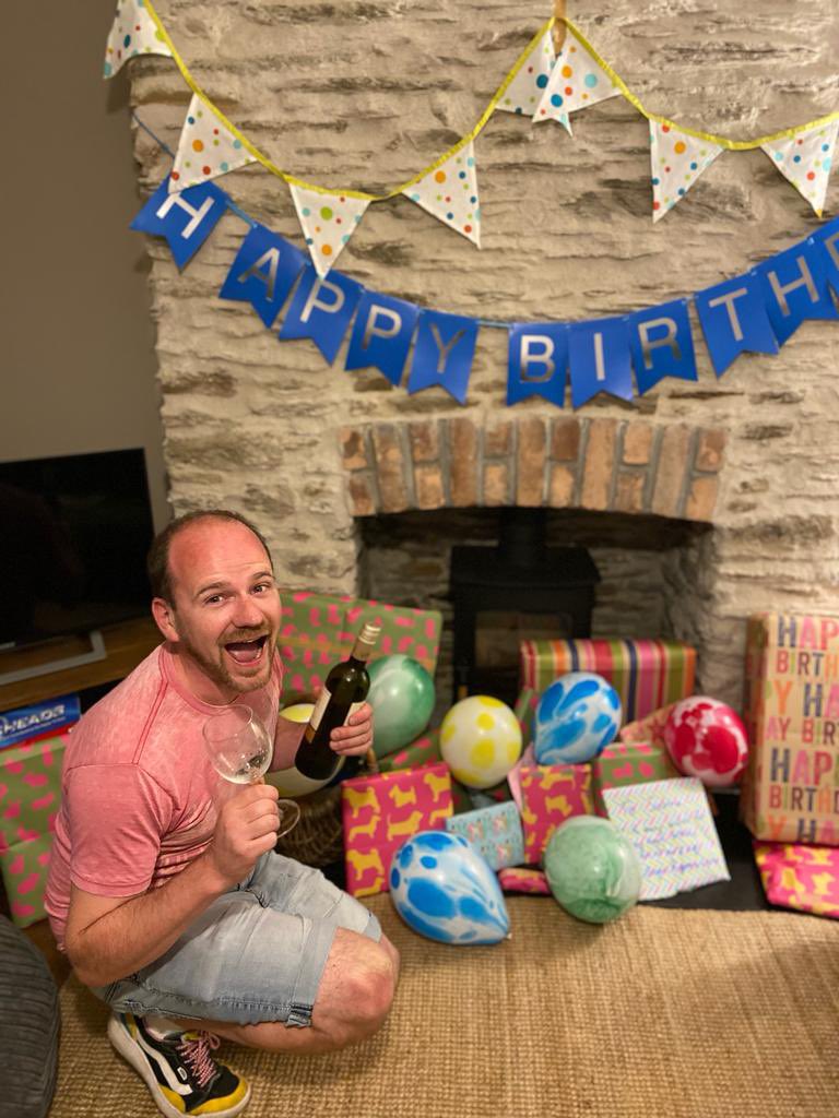 All four birthdays in our little family fall in August 🤪, which means every year our summer holidays involve the need to transport presents on our holidays (we’re in Devon this Yr!). Then there’s kids bday party planning before/after. The only way to make it through chaos? WINE