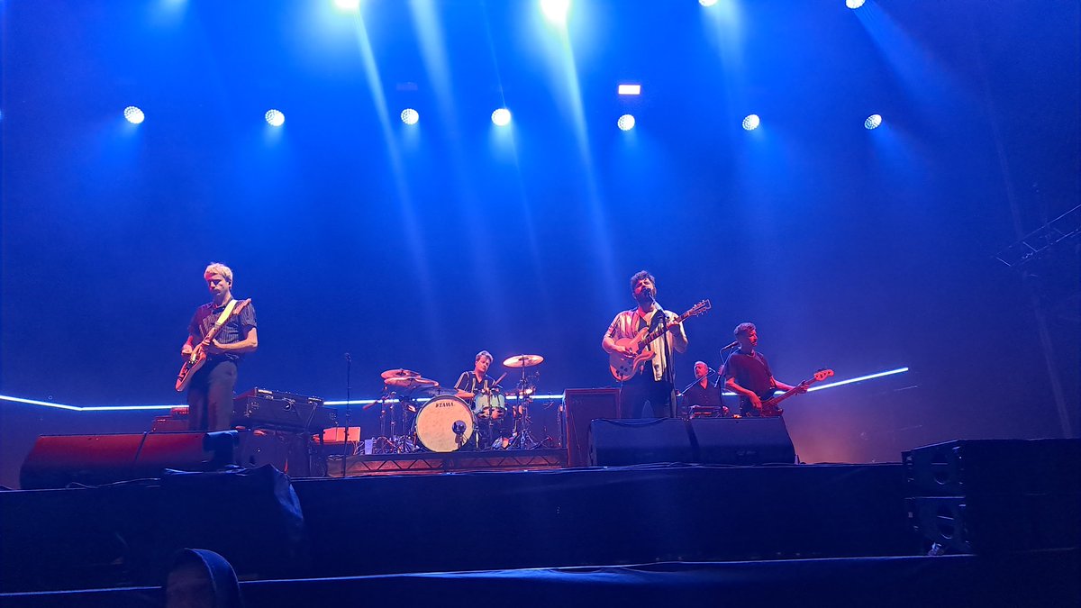 break_the_day's tweet photo. Thank you so much @foals that was the ultimate catharsis 🙌 https://t.co/2DM7w1ikgx