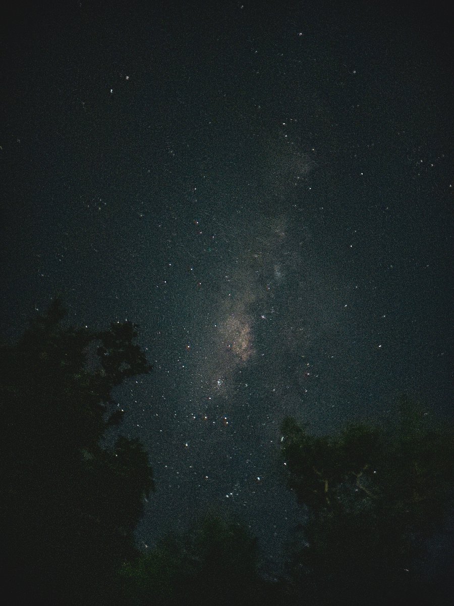 zqhr's tweet photo. Milky way aja keliatan jelas 🥲🥲 https://t.co/IR4gHKQitS