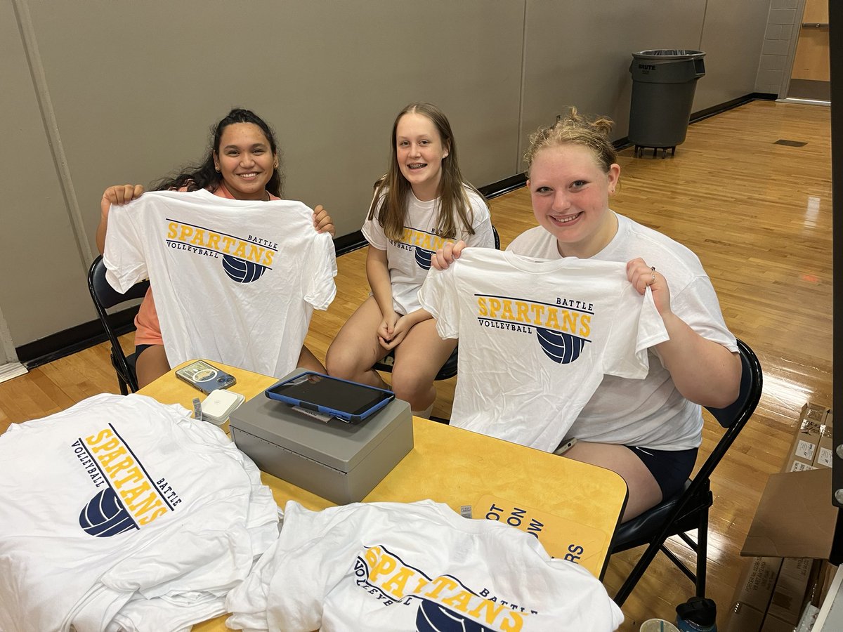 MrMcGuire122's tweet photo. Alumni @BattleVball taking on the Varsity squad! Stop in and check it out! Volleyball t-shirts for sale in the competition gym! #CallToBattle https://t.co/FmnwPMVoOJ