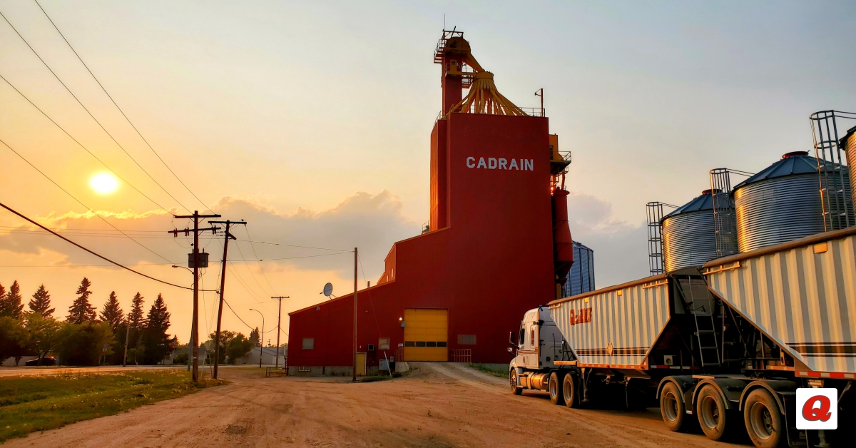 QLineTrucking's tweet photo. “At the old elevator. Out for some oats.” 👌
📸 Kathleen M.
#BulkCommodities #QLineBulk #BulkTransport #BulkHauler #QLife #JustCallQLine #Trucking #Transportation #Logistics #QLineTrucking #MovingTheWorld #ThankaTrucker #DriveQLine #TruckingLife https://t.co/rChvS8ZQqk