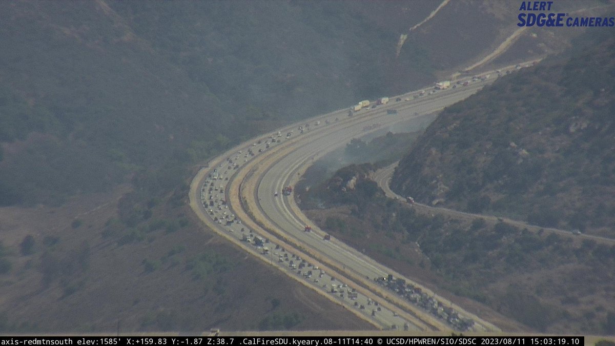 SDCountyFires's tweet photo. #BonsallFire - West of SB I-15, β1 Mile South of Highway 76 - Bonsall
Forward progress stopped. NB 15 has been reopened. All lanes of the SB 15 remain closed. Old Hwy 395 is closed from Dulin Rd. to W. Lilac Rd. https://t.co/22QjdE83AH