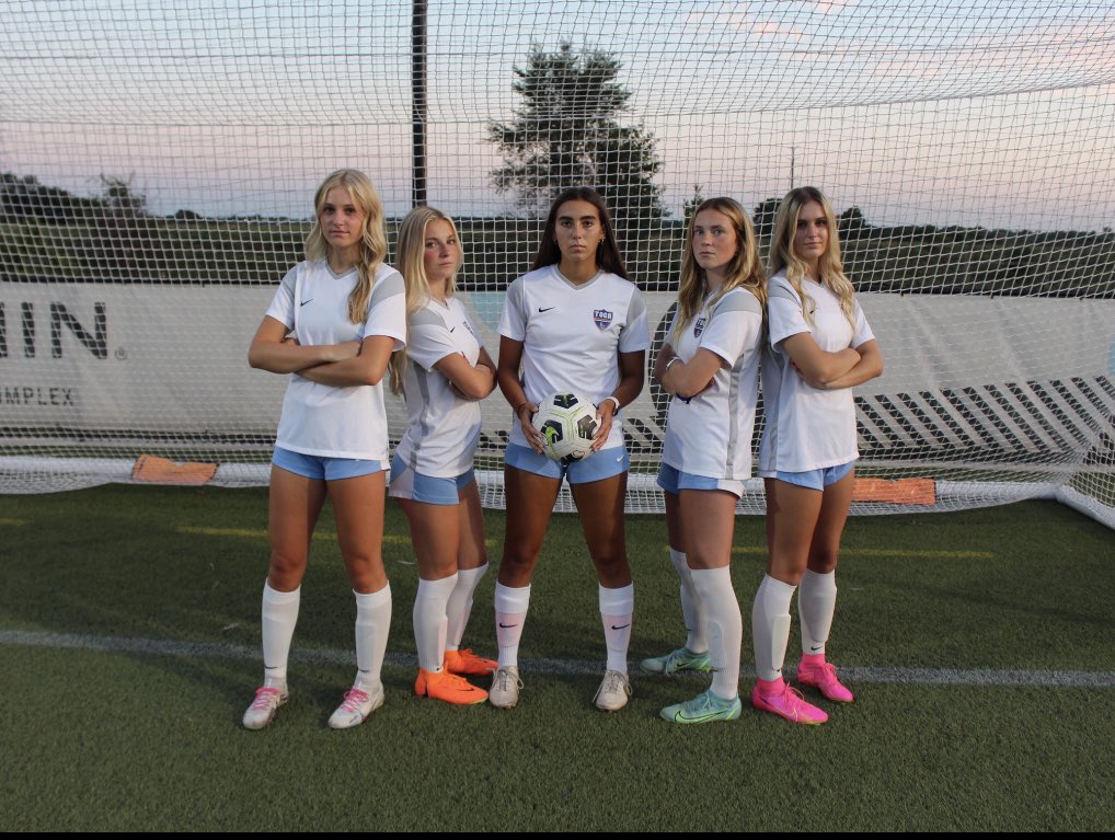 marykatelillis's tweet photo. Media day with my favorite team!! SO EXCITED to get this @NationalLeague season started!! @tocafutbol @SoccerMomInt @HSSoccerKC @ImYouthSoccer @DrakeWSoccer @WASHUwSoccer @HCrossWSoccer @ImCollegeSoccer https://t.co/Dz1xVy1Y4q