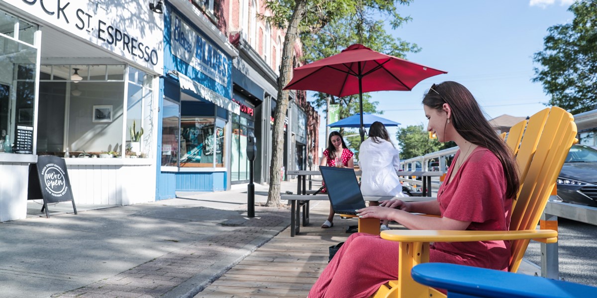The best summer plan is NO plan at all. Stroll, shopping or just sit and watch the world go by...
Destination Whitby. DISCOVER SOMETHING NEW TO ENJOY! #ExploreWhitby #OntarioNeedsTourism #TourismCounts #DiscoverDurham #DurhamRegion
#DurhamTourism #WhitbyDowntowns #WhitbyShopping